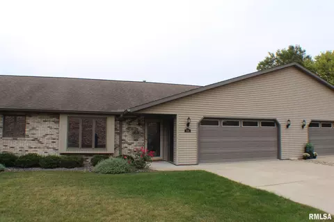 106 N 5th St, Fulton, IL 61252 photo 2