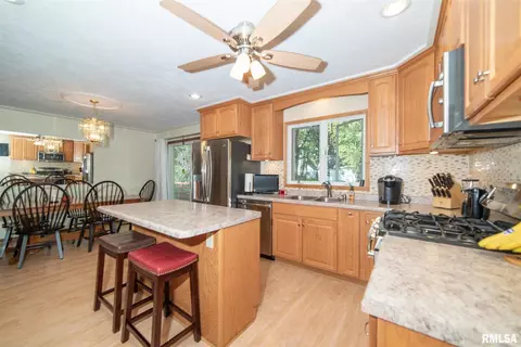 1103 6th Ave, Silvis, IL 61282 photo 9