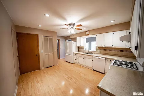 1519 14th St, Silvis, IL 61282 photo 7