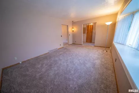 1519 14th St, Silvis, IL 61282 photo 11