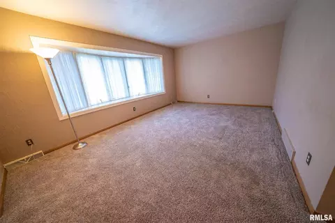 1519 14th St, Silvis, IL 61282 photo 5