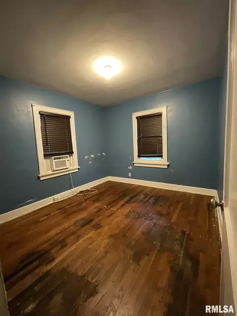 521 39th St, Moline, IL 61265 photo 5