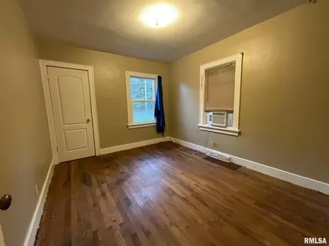521 39th St, Moline, IL 61265 photo 3