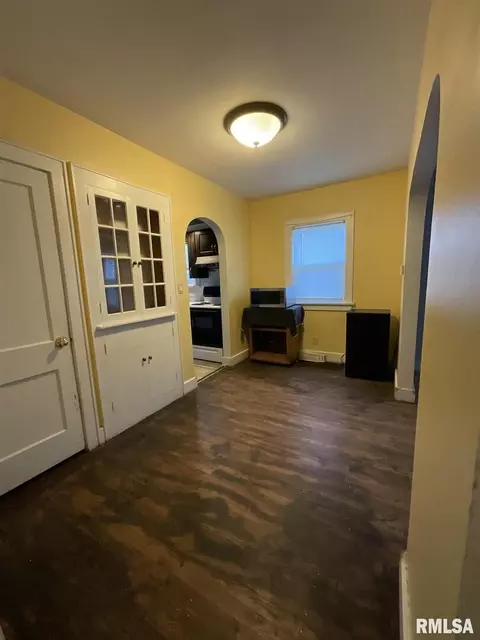 521 39th St, Moline, IL 61265 photo 9