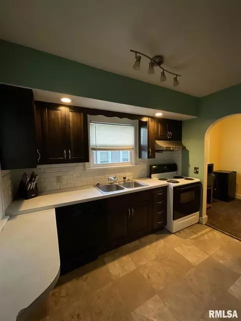 521 39th St, Moline, IL 61265 photo 13