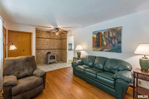 3213 4th St, Moline, IL 61265 photo 6