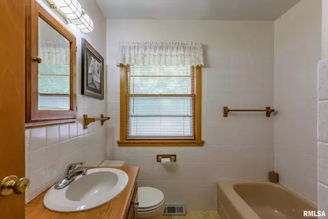 3213 4th St, Moline, IL 61265 photo 11