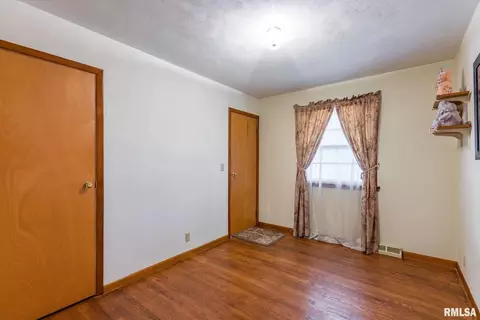 3213 4th St, Moline, IL 61265 photo 8