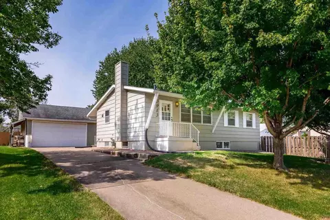 3213 4th St, Moline, IL 61265 photo 1