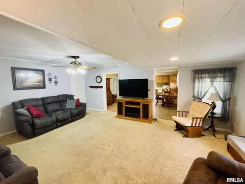 606 NW 3rd St, Aledo, IL 61231 photo 3