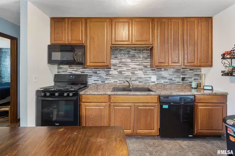 4833 50th Ave, Moline, IL 61265 photo 3