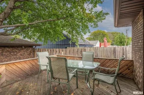 1025 54th St, Moline, IL 61265 photo 5
