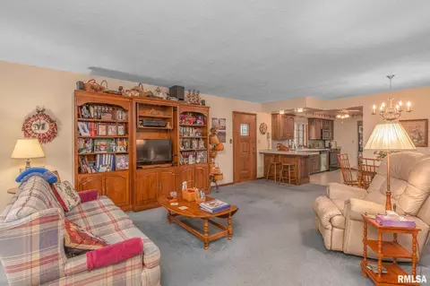1025 54th St, Moline, IL 61265 photo 9