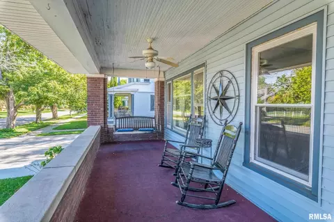 121 E Prospect St, Kewanee, IL 61443 photo 2