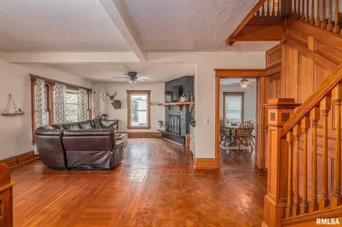 121 E Prospect St, Kewanee, IL 61443 photo 3