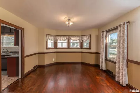 2547 5th St, Moline, IL 61265 photo 6