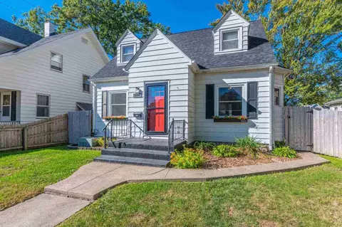 2547 5th St, Moline, IL 61265 photo 2
