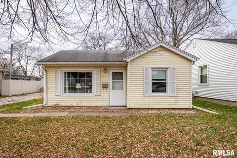 2421 47th St, Moline, IL 61265 photo 1