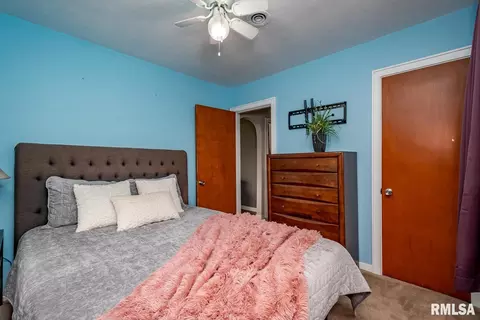 2421 47th St, Moline, IL 61265 photo 11