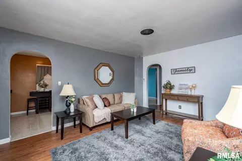 2421 47th St, Moline, IL 61265 photo 5