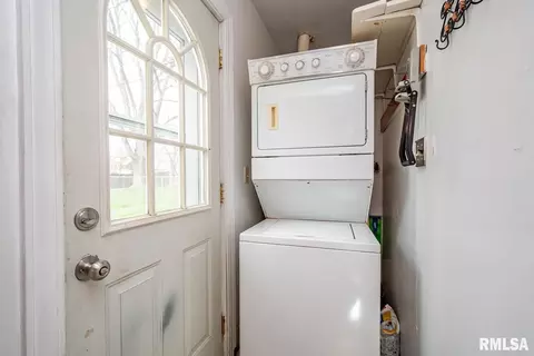 2421 47th St, Moline, IL 61265 photo 9