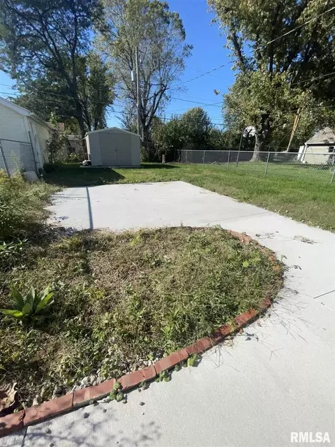 2421 47th St, Moline, IL 61265 photo 18