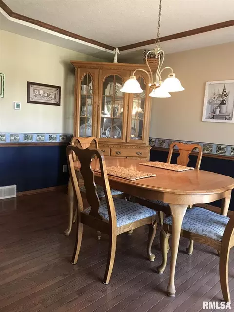 805 14th St, Silvis, IL 61282 photo 16