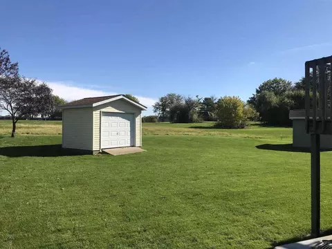 805 14th St, Silvis, IL 61282 photo 9