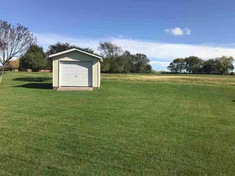 805 14th St, Silvis, IL 61282 photo 4