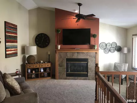 805 14th St, Silvis, IL 61282 photo 10