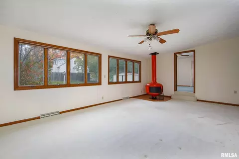 607 33rd Ave, Moline, IL 61265 photo 7