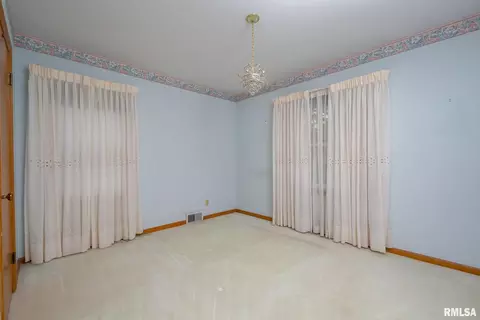607 33rd Ave, Moline, IL 61265 photo 18