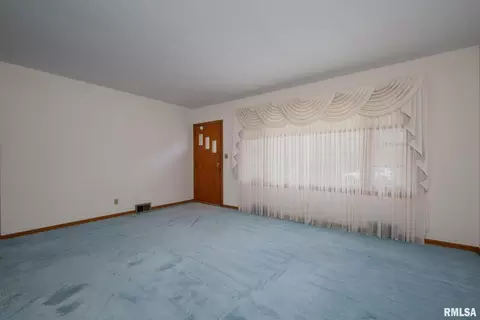 607 33rd Ave, Moline, IL 61265 photo 10