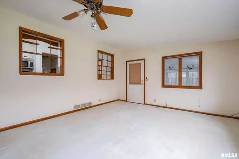 607 33rd Ave, Moline, IL 61265 photo 9