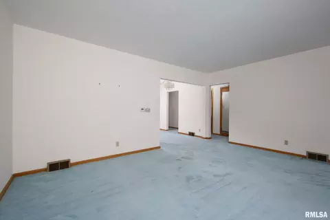 607 33rd Ave, Moline, IL 61265 photo 12