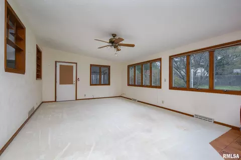 607 33rd Ave, Moline, IL 61265 photo 6