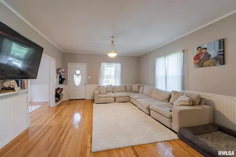 617 E Thorn St, Marion, IL 62959 photo 4