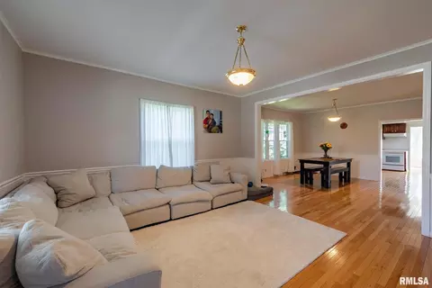 617 E Thorn St, Marion, IL 62959 photo 3