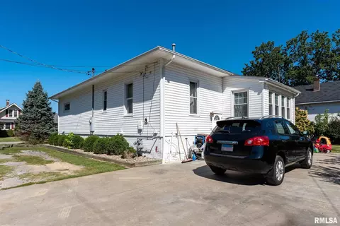 617 E Thorn St, Marion, IL 62959 photo 17