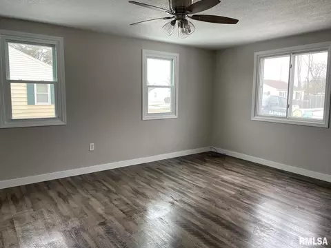 1311 39th St, Moline, IL 61265 photo 4