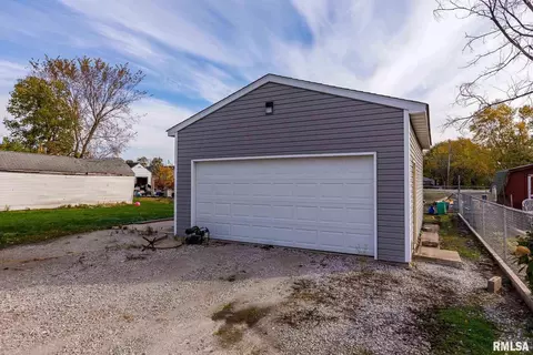 3926 12th St, Moline, IL 61265 photo 3