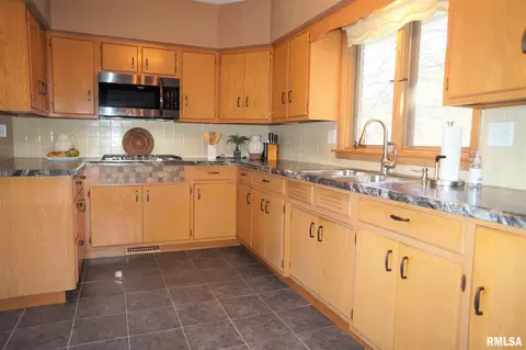 3107 12th Ave, Moline, IL 61265 photo 8