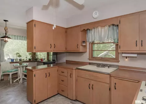 1421 25th St, Moline, IL 61265 photo 31