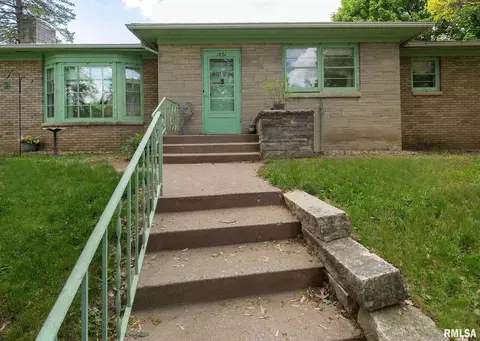 1421 25th St, Moline, IL 61265 photo 2