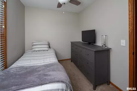 224 Dammann Dr, Eldridge, IA 52748 photo 23