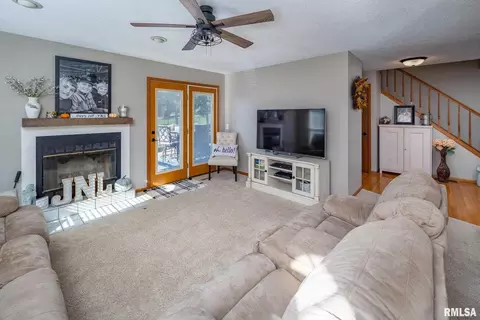 224 Dammann Dr, Eldridge, IA 52748 photo 13