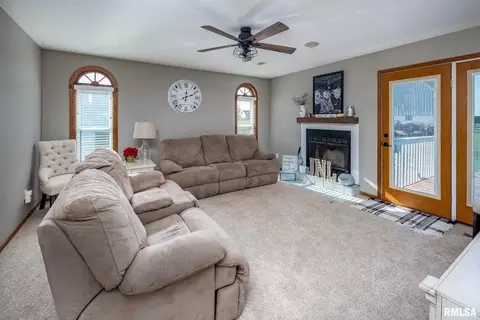 224 Dammann Dr, Eldridge, IA 52748 photo 15