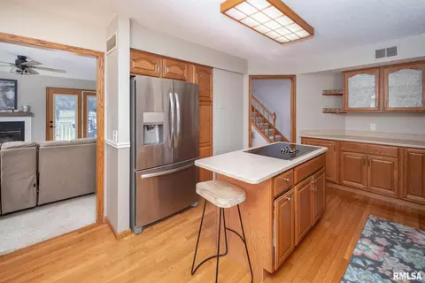 224 Dammann Dr, Eldridge, IA 52748 photo 9