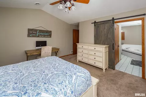 224 Dammann Dr, Eldridge, IA 52748 photo 18