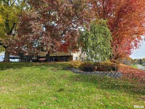 16022 Ridgewood Dr, Morrison, IL 61270 photo 2